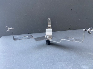 Cobb holder til grillen,anvendes sammen med gelænderbeslag