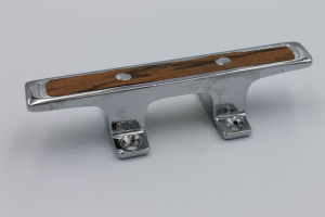 Pullert med Teak-Look 112mm. Hulafstand 42mm. Pullert med Teak-Look 112mm. Hulafstand 42mm.